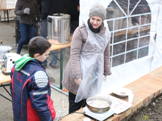 Disznótor a drogambulancián - fotó: Sándor Judit