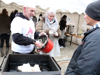 Disznótor a drogambulancián - fotó: Sándor Judit