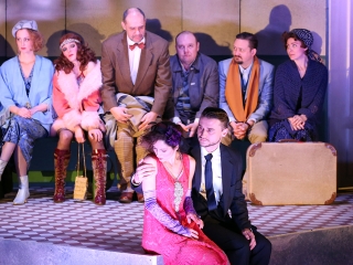 Az üvegcipő - Premier a Bartókban - fotó: Sándor Judit