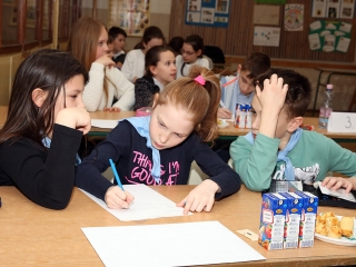 Anyanyelvi vetélkedő a Petőfiben - fotó: Sándor Judit