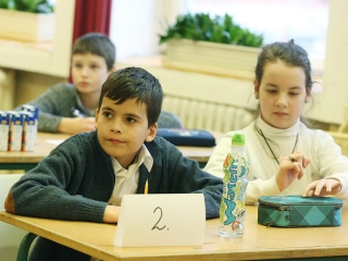 Anyanyelvi vetélkedő a Petőfiben - fotó: Sándor Judit