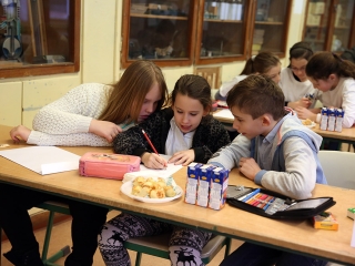 Anyanyelvi vetélkedő a Petőfiben - fotó: Sándor Judit