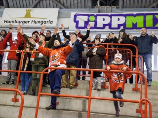 Szurkolói flashmob a DAB edzésén - fotó: Ónodi Zoltán