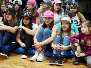 Felsősök farsangja a Móricz iskolában - fotó: Sándor Judit