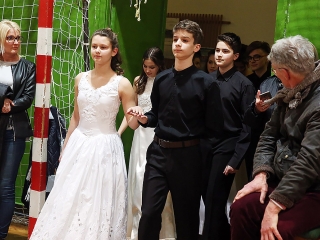 Felsősök farsangja a Móricz iskolában - fotó: Sándor Judit