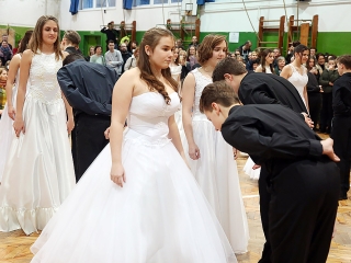 Felsősök farsangja a Móricz iskolában - fotó: Sándor Judit