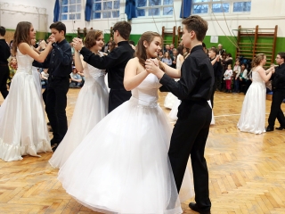 Felsősök farsangja a Móricz iskolában - fotó: Sándor Judit