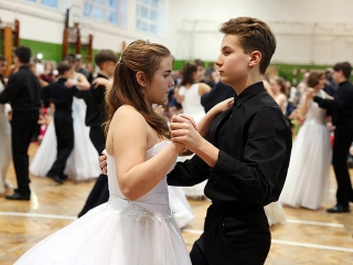 Felsősök farsangja a Móricz iskolában - fotó: Sándor Judit