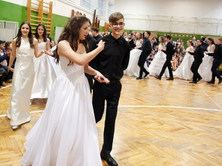 Felsősök farsangja a Móricz iskolában - fotó: Sándor Judit