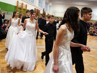 Felsősök farsangja a Móricz iskolában - fotó: Sándor Judit