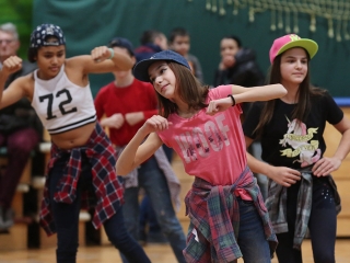 Felsősök farsangja a Móricz iskolában - fotó: Sándor Judit