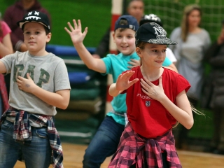 Felsősök farsangja a Móricz iskolában - fotó: Sándor Judit