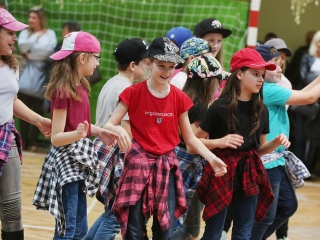 Felsősök farsangja a Móricz iskolában - fotó: Sándor Judit