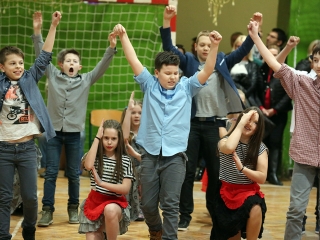 Felsősök farsangja a Móricz iskolában - fotó: Sándor Judit