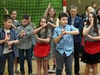 Felsősök farsangja a Móricz iskolában - fotó: Sándor Judit