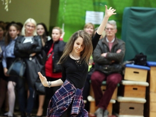 Felsősök farsangja a Móricz iskolában - fotó: Sándor Judit