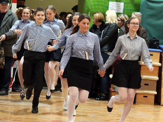 Felsősök farsangja a Móricz iskolában - fotó: Sándor Judit