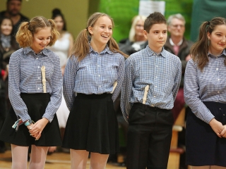 Felsősök farsangja a Móricz iskolában - fotó: Sándor Judit