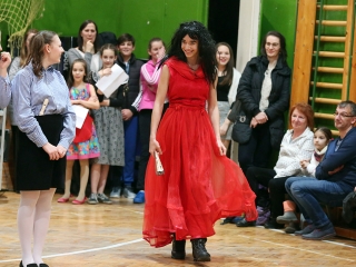 Felsősök farsangja a Móricz iskolában - fotó: Sándor Judit