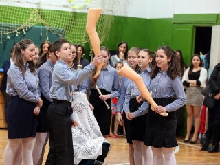 Felsősök farsangja a Móricz iskolában - fotó: Sándor Judit