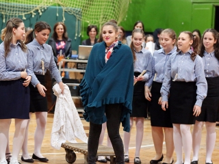 Felsősök farsangja a Móricz iskolában - fotó: Sándor Judit