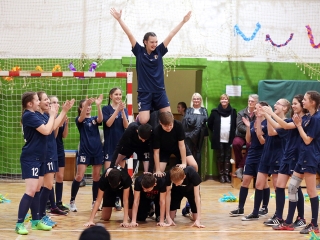 Felsősök farsangja a Móricz iskolában - fotó: Sándor Judit