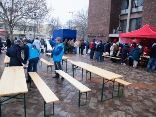 Ételosztás a Városháza téren - fotó: Ónodi Zoltán