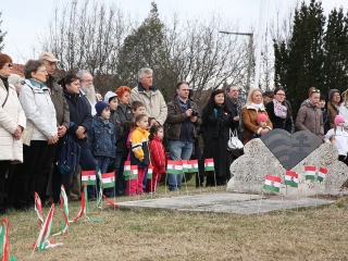 Március 15. - Ünnepség a '48-as emlékműnél - fotó: Sándor Judit
