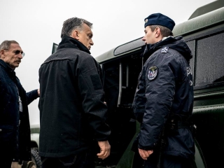 Miniszterelnöki látogatás a déli kerítésnél - fotó: 