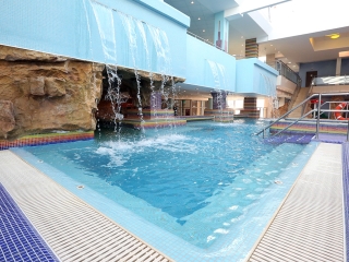 Helyzetjelentés az élményfördőből - fotó: Sándor Judit