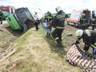 Buszbaleset Börgöndpusztánál - fotó: 