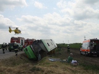 Buszbaleset Börgöndpusztánál - fotó: 