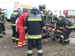 Buszbaleset Börgöndpusztánál - fotó: 