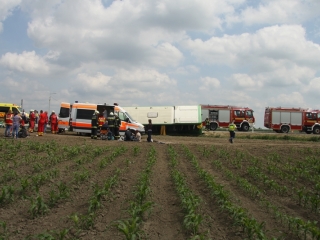 Buszbaleset Börgöndpusztánál - fotó: 