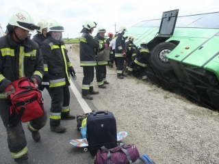 Buszbaleset Börgöndpusztánál - fotó: 
