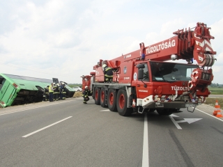 Buszbaleset Börgöndpusztánál - fotó: 