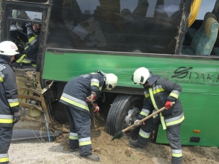 Buszbaleset Börgöndpusztánál - fotó: 