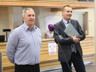 Birtokba vették a városlakók az élményfürdőt - fotó: Sándor Judit