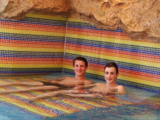 Birtokba vették a városlakók az élményfürdőt - fotó: Sándor Judit