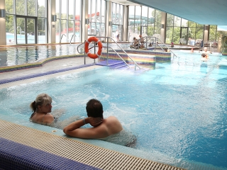 Birtokba vették a városlakók az élményfürdőt - fotó: Sándor Judit