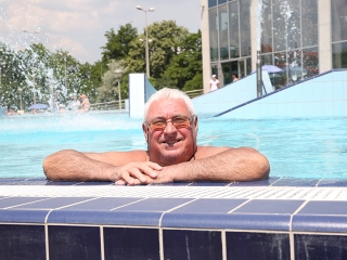 Birtokba vették a városlakók az élményfürdőt - fotó: Sándor Judit