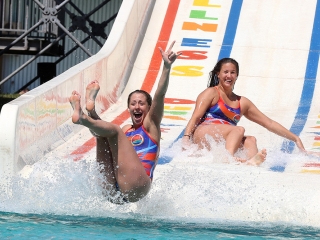 Birtokba vették a városlakók az élményfürdőt - fotó: Sándor Judit