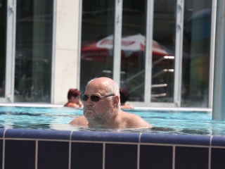 Birtokba vették a városlakók az élményfürdőt - fotó: Sándor Judit