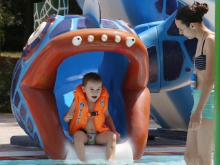 Birtokba vették a városlakók az élményfürdőt - fotó: Sándor Judit