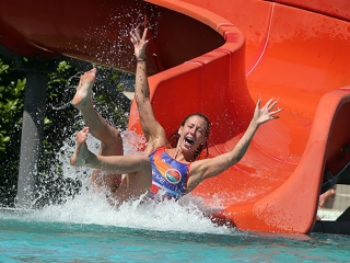 Birtokba vették a városlakók az élményfürdőt - fotó: Sándor Judit