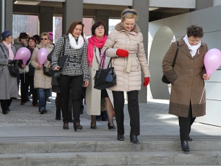 Séta a mellrák ellen-15.03.07. - fotó: Sándor Judit