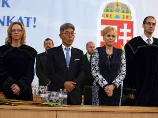 Diplomaosztó az egyetemen (2018)* - fotó: Sándor Judit