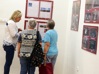 Falvédő kiállítás - fotó: Sándor Judit