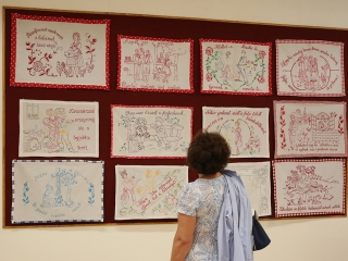 Falvédő kiállítás - fotó: Sándor Judit