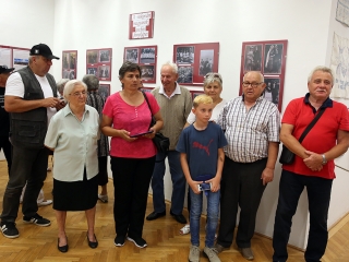 Falvédő kiállítás - fotó: Sándor Judit